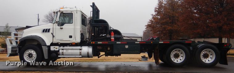 image for item FF9163 2008 Mack GU713 semi truck