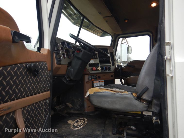 image for item FF9163 2008 Mack GU713 semi truck