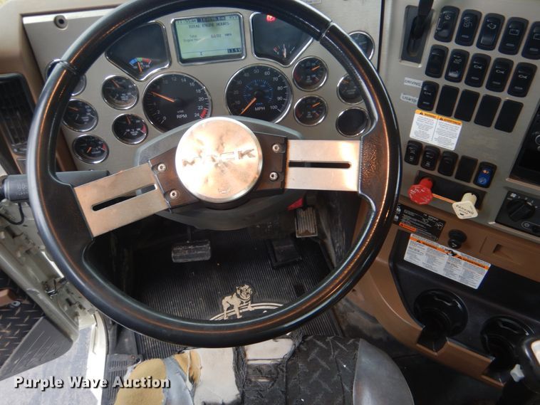 image for item FF9163 2008 Mack GU713 semi truck