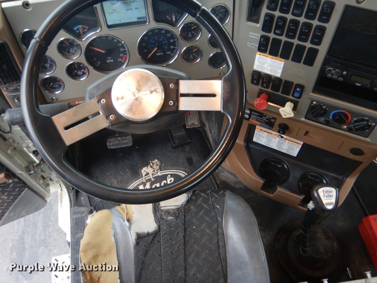 image for item FF9163 2008 Mack GU713 semi truck