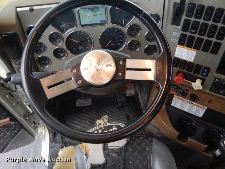 image for item FF9163 2008 Mack GU713 semi truck