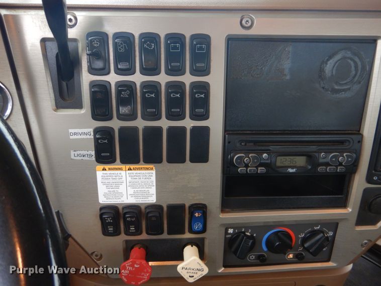 image for item FF9163 2008 Mack GU713 semi truck