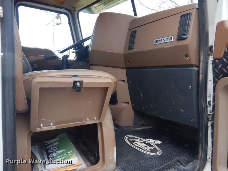 image for item FF9163 2008 Mack GU713 semi truck