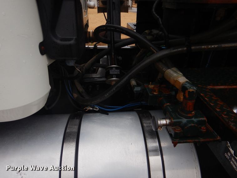 image for item FF9163 2008 Mack GU713 semi truck