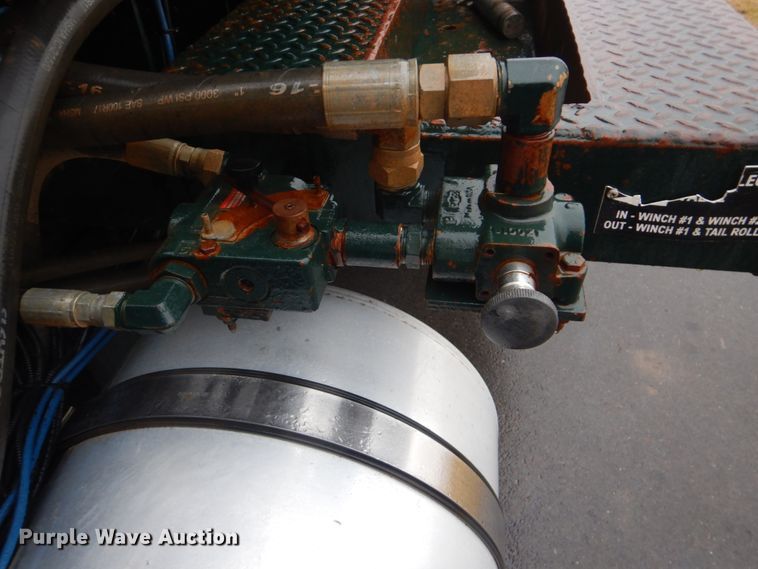 image for item FF9163 2008 Mack GU713 semi truck