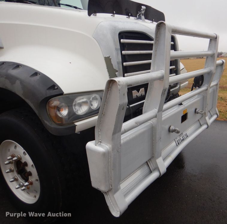 image for item FF9163 2008 Mack GU713 semi truck