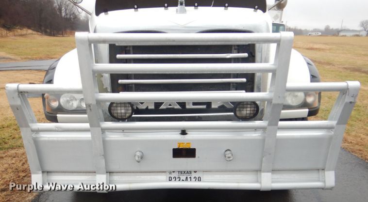image for item FF9163 2008 Mack GU713 semi truck