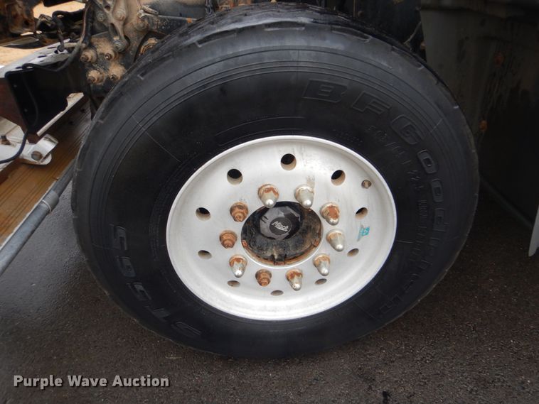 image for item FF9163 2008 Mack GU713 semi truck