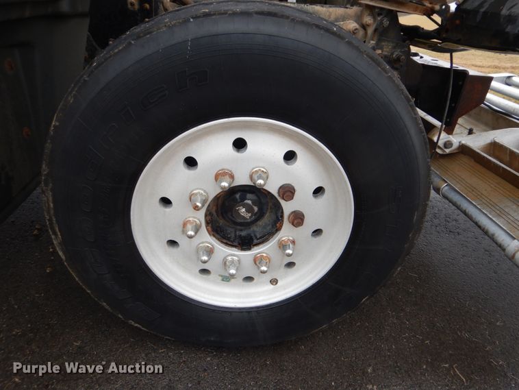 image for item FF9163 2008 Mack GU713 semi truck