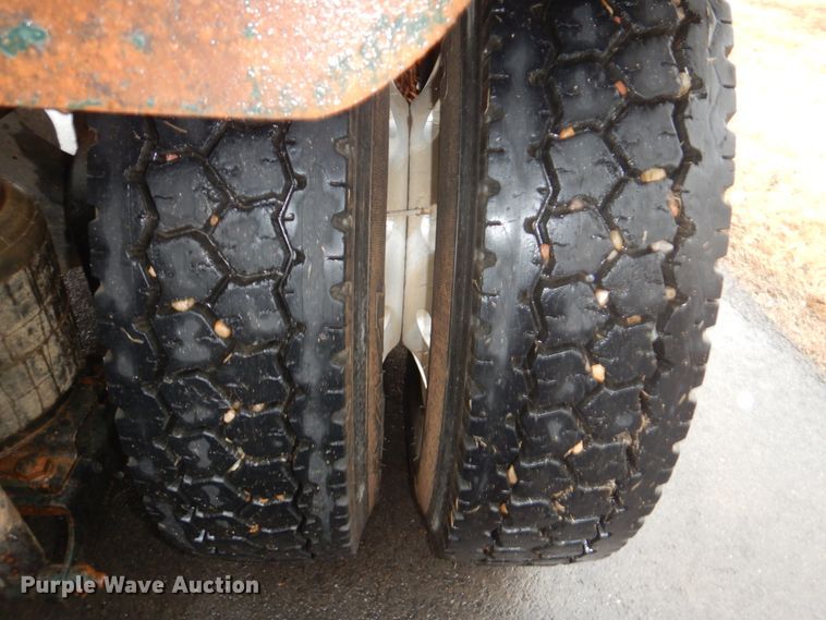 image for item FF9163 2008 Mack GU713 semi truck