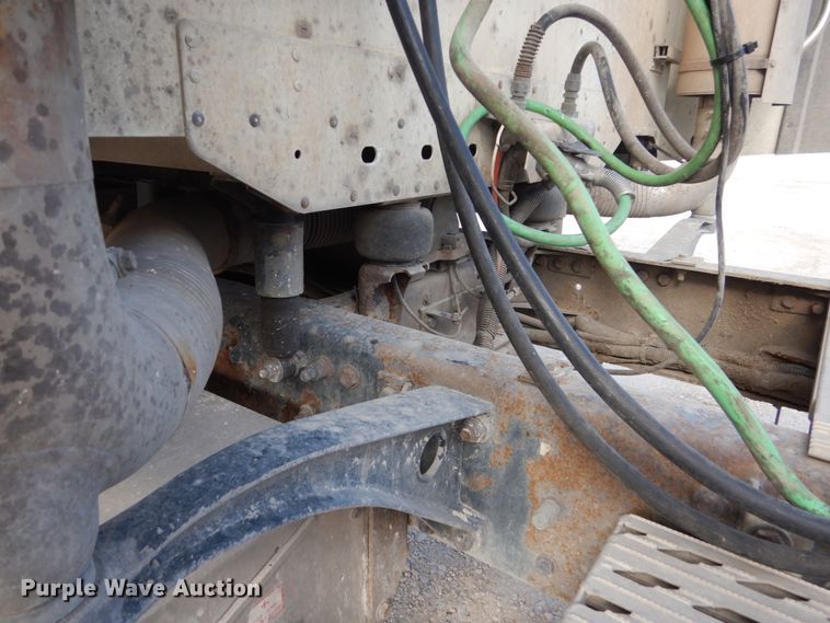 image for item FU9001 2004 Freightliner Columbia semi truck