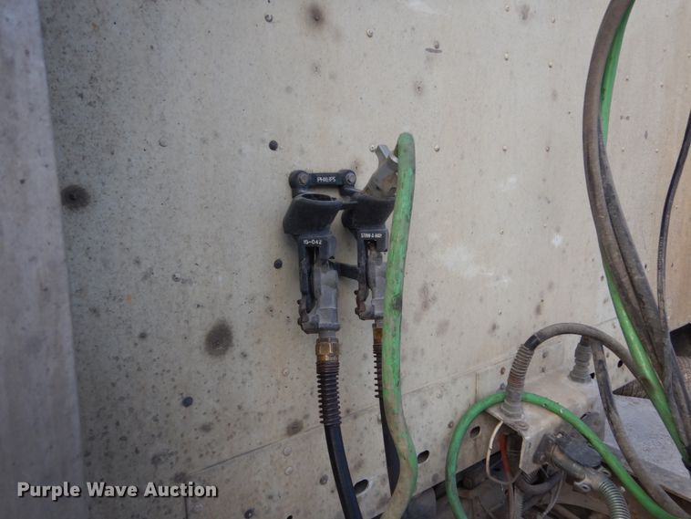 image for item FU9001 2004 Freightliner Columbia semi truck