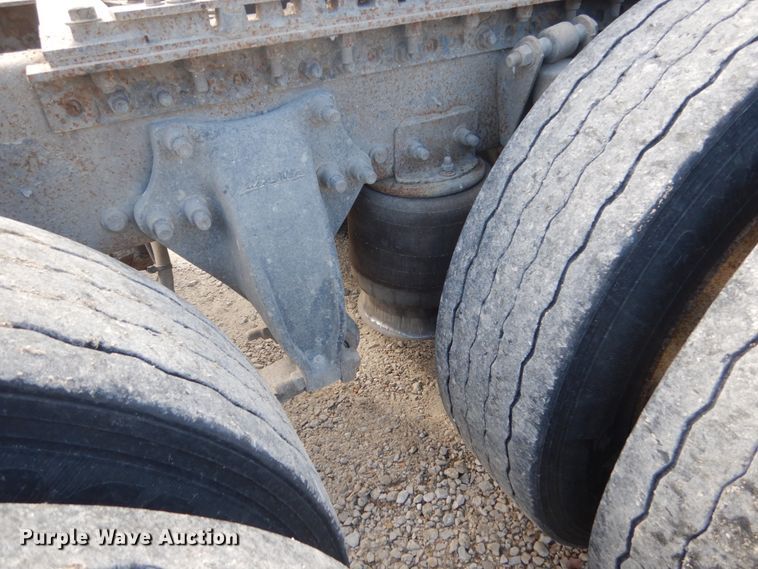 image for item FU9001 2004 Freightliner Columbia semi truck