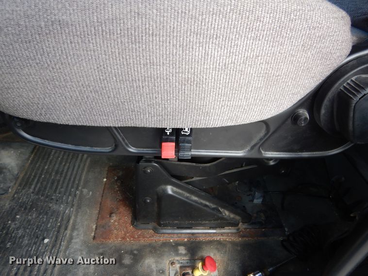 image for item FU9001 2004 Freightliner Columbia semi truck