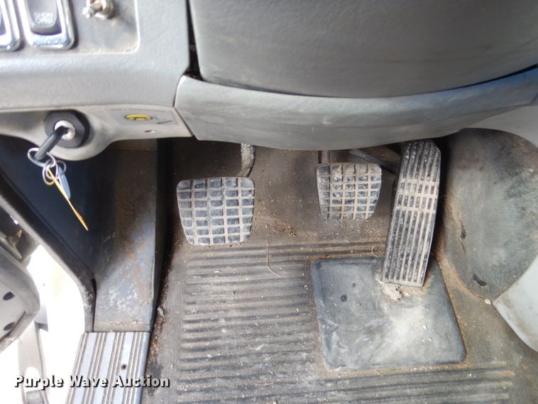 image for item FU9001 2004 Freightliner Columbia semi truck