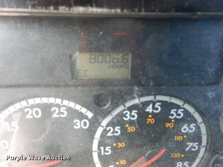 image for item FU9001 2004 Freightliner Columbia semi truck