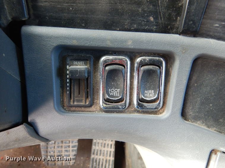 image for item FU9001 2004 Freightliner Columbia semi truck