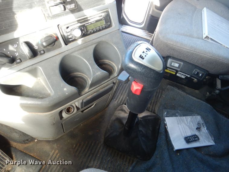 image for item FU9001 2004 Freightliner Columbia semi truck