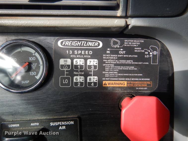 image for item FU9001 2004 Freightliner Columbia semi truck