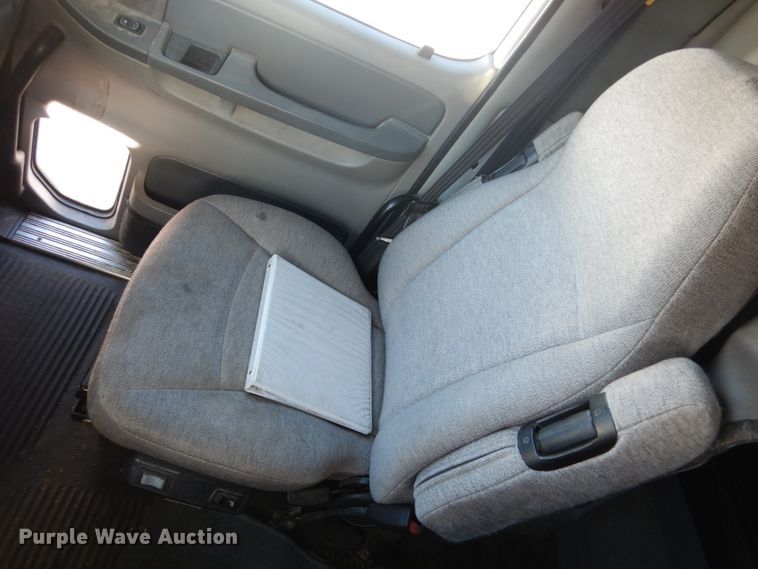 image for item FU9001 2004 Freightliner Columbia semi truck