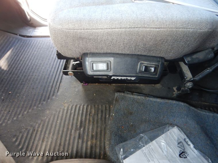 image for item FU9001 2004 Freightliner Columbia semi truck