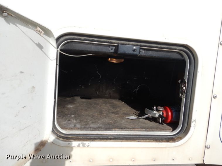 image for item FU9001 2004 Freightliner Columbia semi truck