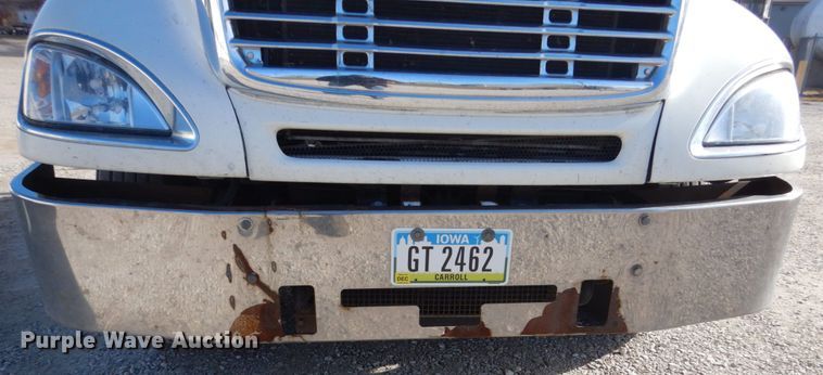 image for item FU9001 2004 Freightliner Columbia semi truck