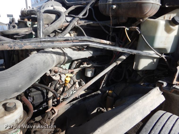 image for item FU9001 2004 Freightliner Columbia semi truck