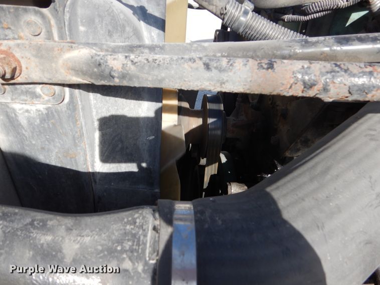 image for item FU9001 2004 Freightliner Columbia semi truck