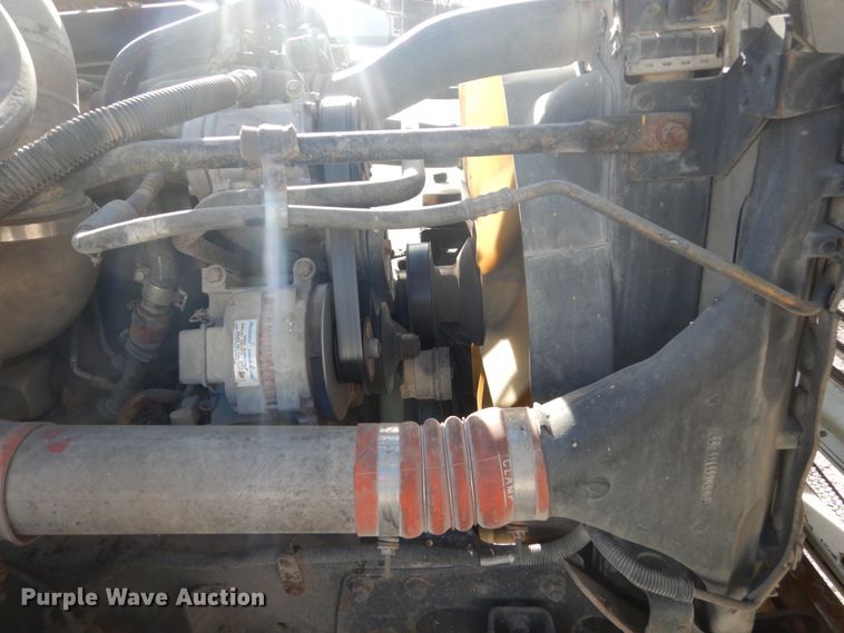 image for item FU9001 2004 Freightliner Columbia semi truck