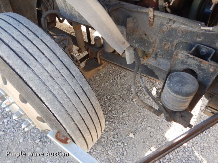 image for item FU9001 2004 Freightliner Columbia semi truck