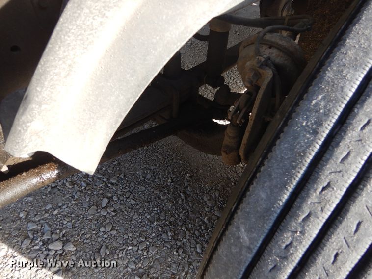 image for item FU9001 2004 Freightliner Columbia semi truck