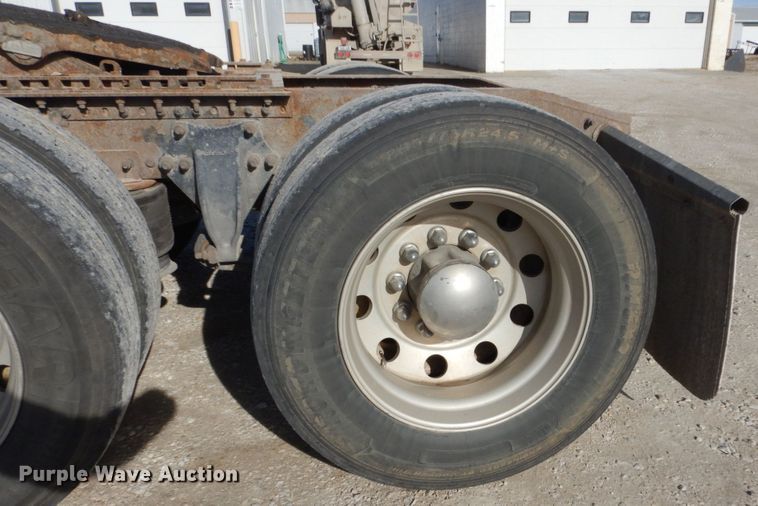 image for item FU9001 2004 Freightliner Columbia semi truck