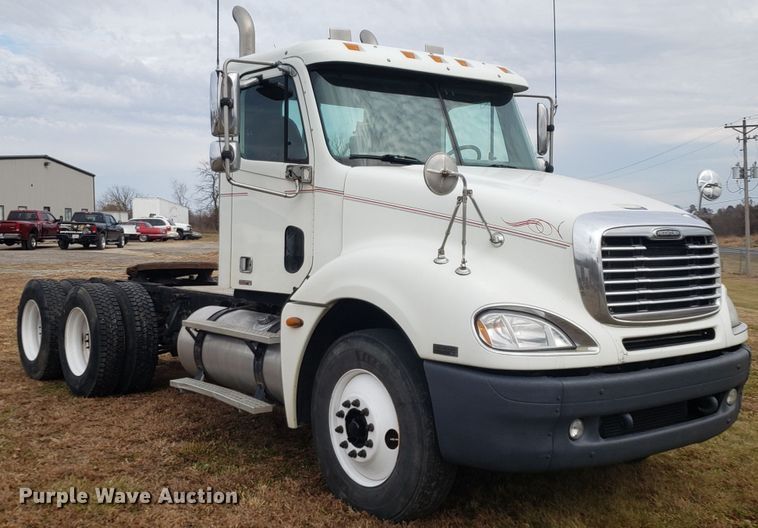 image for item FW9591 2004 Freightliner Columbia semi truck