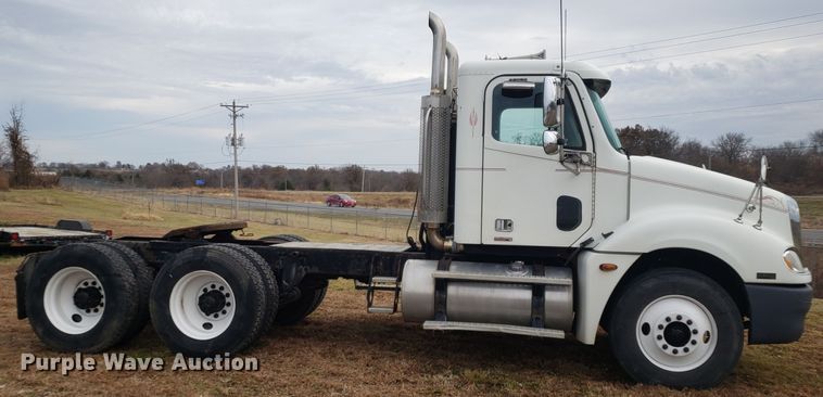 image for item FW9591 2004 Freightliner Columbia semi truck