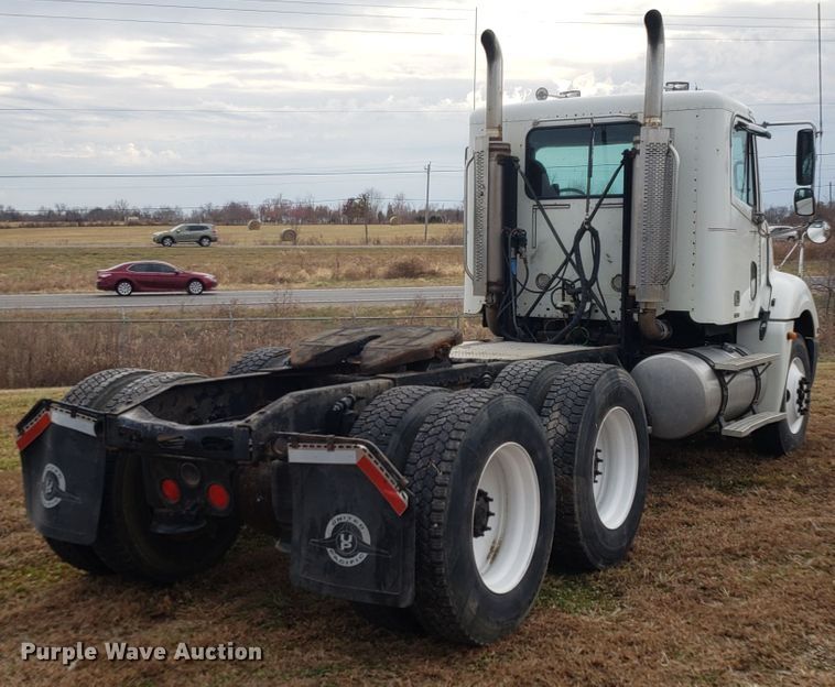 image for item FW9591 2004 Freightliner Columbia semi truck