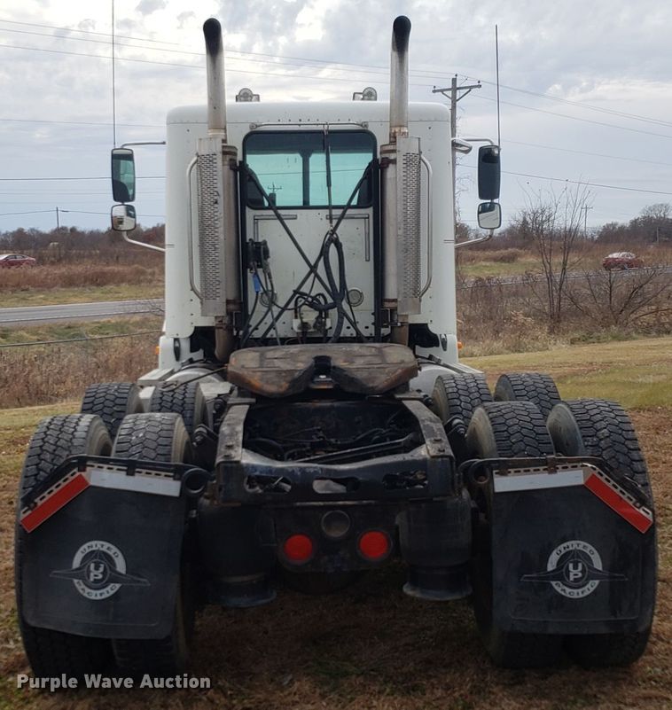 image for item FW9591 2004 Freightliner Columbia semi truck