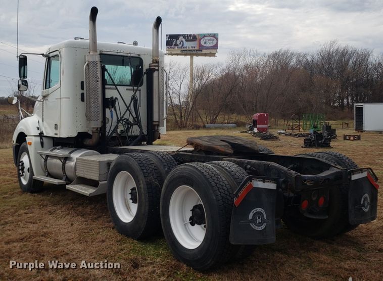 image for item FW9591 2004 Freightliner Columbia semi truck