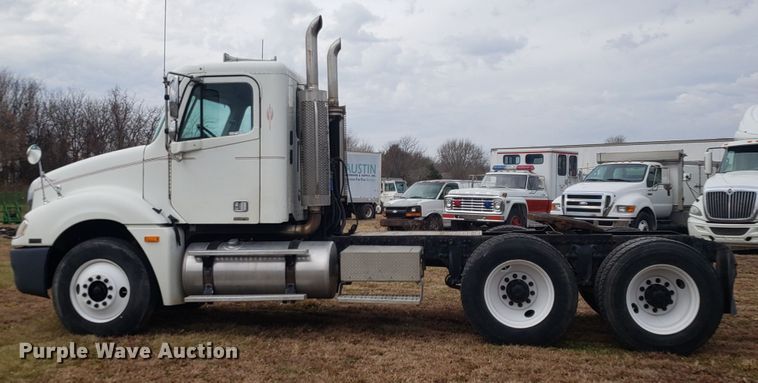 image for item FW9591 2004 Freightliner Columbia semi truck