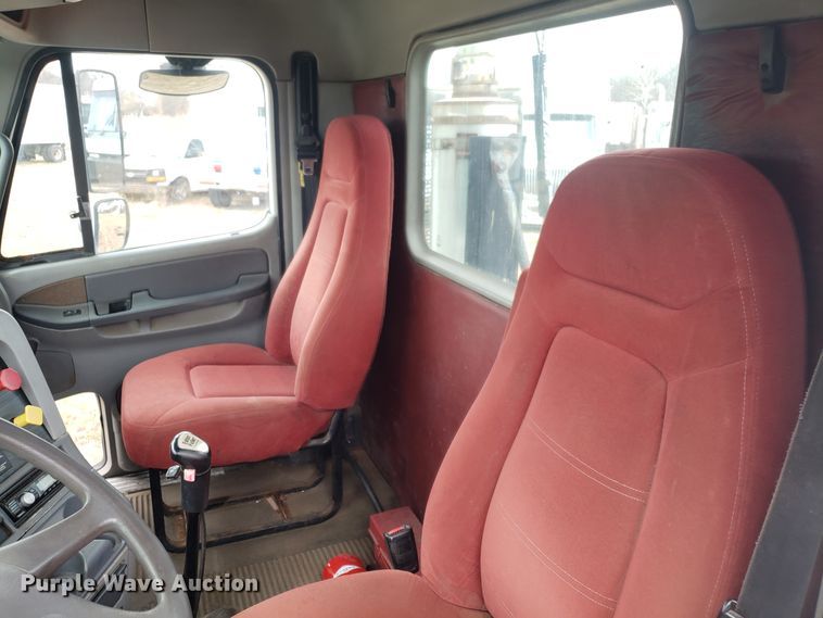 image for item FW9591 2004 Freightliner Columbia semi truck