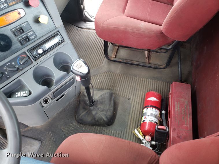 image for item FW9591 2004 Freightliner Columbia semi truck