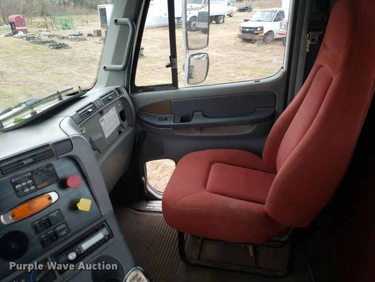 image for item FW9591 2004 Freightliner Columbia semi truck