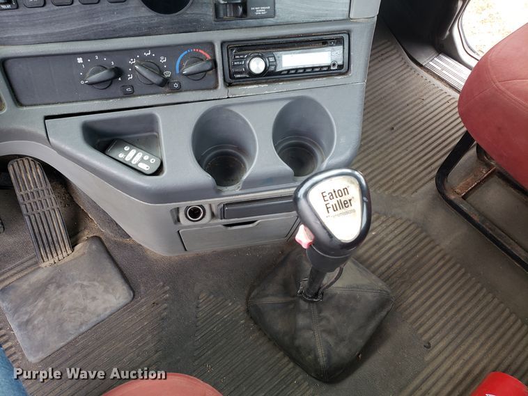 image for item FW9591 2004 Freightliner Columbia semi truck