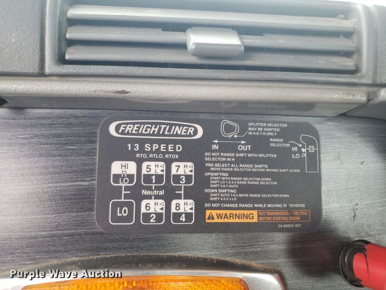 image for item FW9591 2004 Freightliner Columbia semi truck