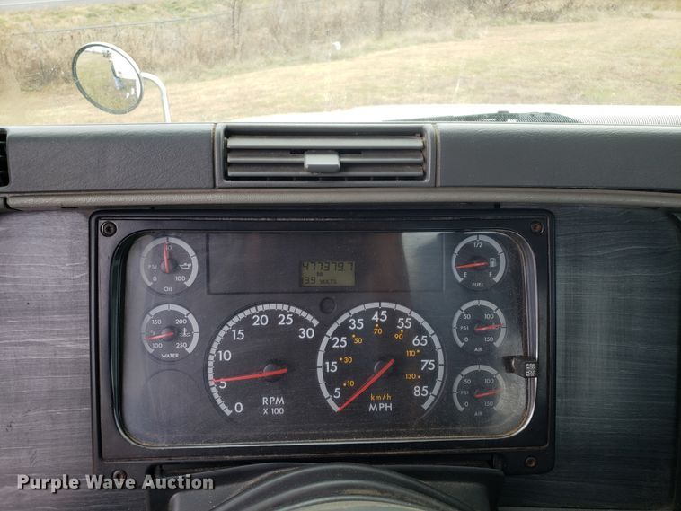 image for item FW9591 2004 Freightliner Columbia semi truck