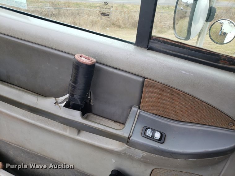 image for item FW9591 2004 Freightliner Columbia semi truck