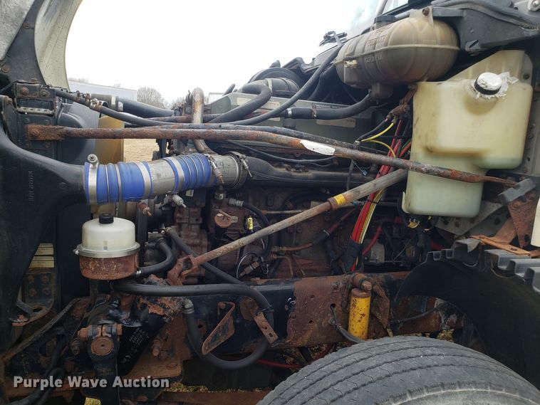 image for item FW9591 2004 Freightliner Columbia semi truck