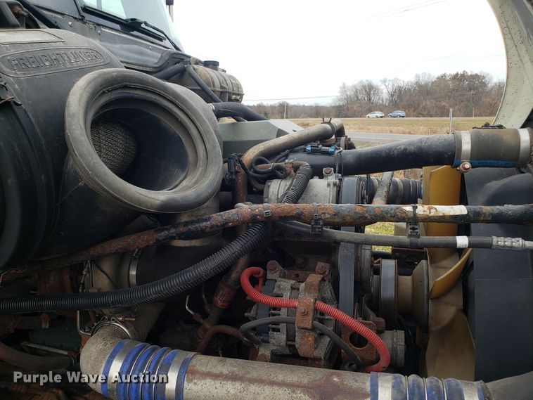 image for item FW9591 2004 Freightliner Columbia semi truck