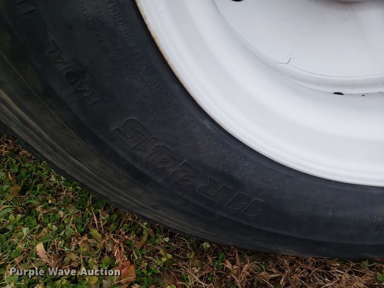 image for item FW9591 2004 Freightliner Columbia semi truck