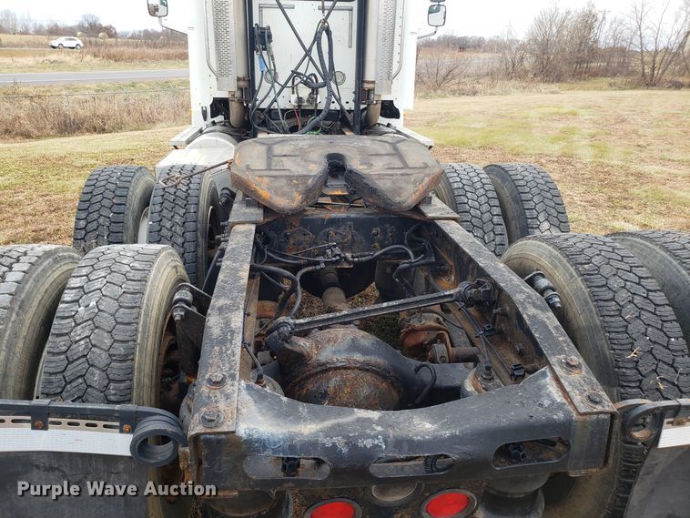 image for item FW9591 2004 Freightliner Columbia semi truck